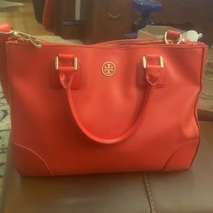 Coral red Tory Burch Robinson double zip crossbody bag in good condition